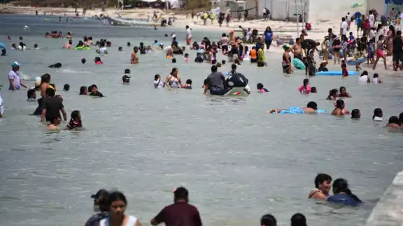 Durante estos días los turistas colman playas y hoteles