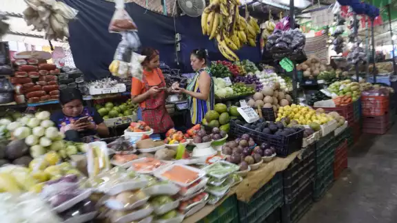 Cuando sube la gasolina
varía el costo de alimentos Cuando sube la gasolina
varía el costo de alimentos