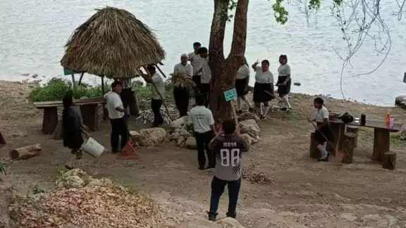 Así fue como los alumnos contribuyeron al medio ambiente Así fue como los alumnos contribuyeron al medio ambiente