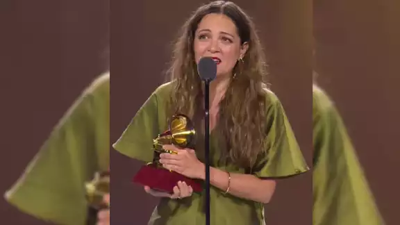 La mexicana con sus premios desde Sevilla. Foto: Especial La mexicana con sus premios desde Sevilla. Foto: Especial