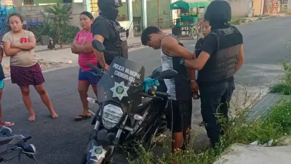 Los hechos ocurrieron en la calle 8A con 21 del fraccionamiento Las Palmeras y tuvo que intervenir la Policía Municipal Los hechos ocurrieron en la calle 8A con 21 del fraccionamiento Las Palmeras y tuvo que intervenir la Policía Municipal