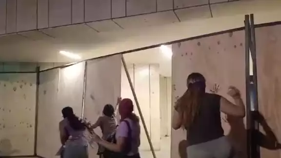 El Palacio de la Música permanecía protegido con maderas El Palacio de la Música permanecía protegido con maderas