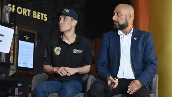 Luis Alberto Araujo en la rueda de prensa de la batalla Luis Alberto Araujo en la rueda de prensa de la batalla