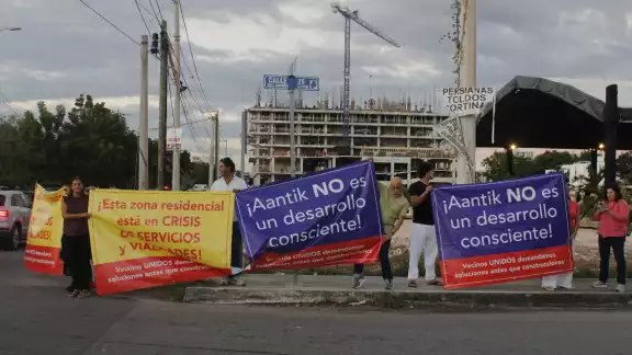 Una de las torres, de 15 pisos, albergaría 24 condominios y oficinas exclusivas en una superficie de 15 mil metros cuadrados.