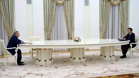 Emmanuel Macron, presidente de Francia, indicó que espera iniciar una desescalada de la crisis en Ucrania al inicio de su encontró en Moscú, con Vladimir Putin Emmanuel Macron, presidente de Francia, indicó que espera iniciar una desescalada de la crisis en Ucrania al inicio de su encontró en Moscú, con Vladimir Putin