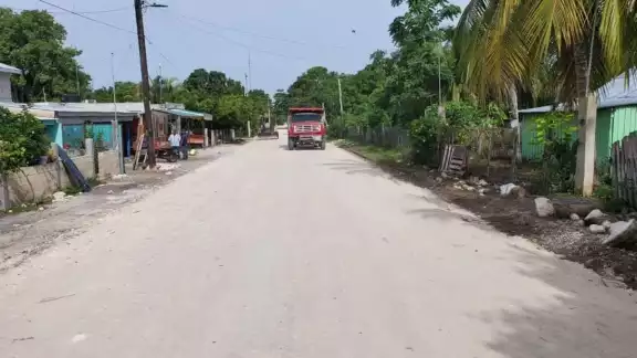 Un hombre fue a comprar su alcohol clandestino y fue arrollado por un tráiler Un hombre fue a comprar su alcohol clandestino y fue arrollado por un tráiler