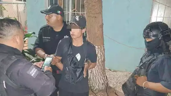 El joven fue amarrado a un árbol y entregado a las autoridades El joven fue amarrado a un árbol y entregado a las autoridades