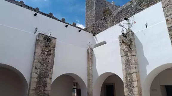 Además de que en el exterior del convento, sobre la calle 48, había 10 arcos y otra noria en lo que hoy se conoce como Chemulpo Además de que en el exterior del convento, sobre la calle 48, había 10 arcos y otra noria en lo que hoy se conoce como Chemulpo