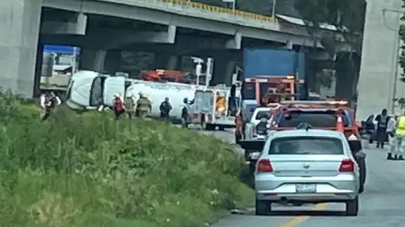Accidente en la carretera México-Toluca deja una persona lesionada Accidente en la carretera México-Toluca deja una persona lesionada