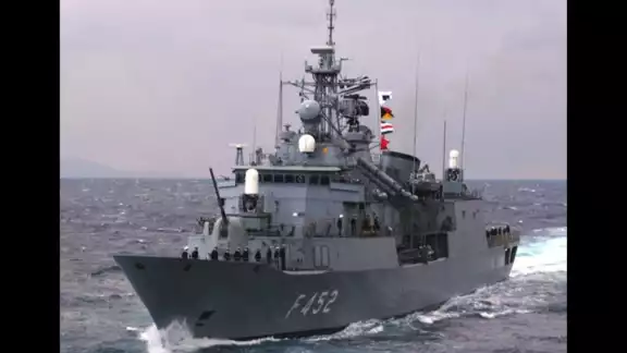 La fragata militar griega Hydra, desplegada como parte de la Operación Aspides de la Unión Europea, interceptó dos drones dirigidos a un barco comercial en el Mar Rojo La fragata militar griega Hydra, desplegada como parte de la Operación Aspides de la Unión Europea, interceptó dos drones dirigidos a un barco comercial en el Mar Rojo