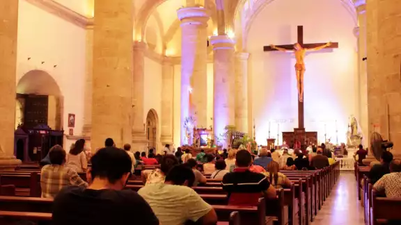 Este lunes 25 de diciembre las misas tendrán su horario normal Este lunes 25 de diciembre las misas tendrán su horario normal