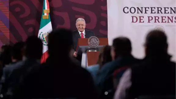 Andrés Manuel López Obrador pidió que se compartiera en su conferencia de este 12 de abril la canción "Quién pompo" de Chico Che Andrés Manuel López Obrador pidió que se compartiera en su conferencia de este 12 de abril la canción "Quién pompo" de Chico Che
