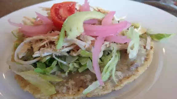 Los panuchos originalmente llevan frijol, no como en Campeche, los cuales en realidad son salbutes Los panuchos originalmente llevan frijol, no como en Campeche, los cuales en realidad son salbutes