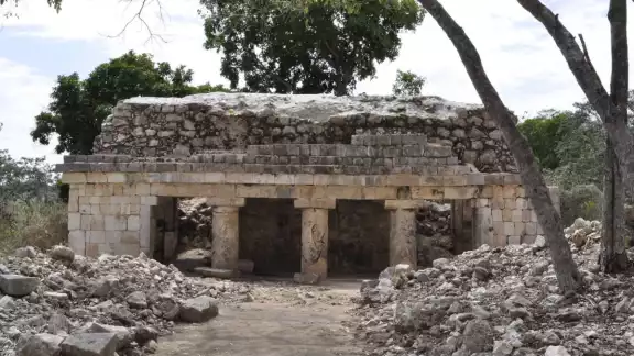 En el caso de Jaina un punto importante a resolver es el camino de acceso al sitio arqueológico maya En el caso de Jaina un punto importante a resolver es el camino de acceso al sitio arqueológico maya