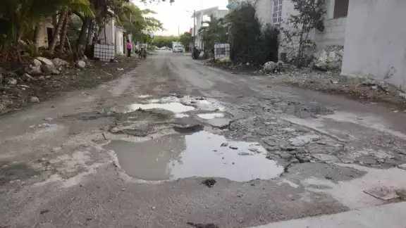 Las condiciones del malecón son vergonzosas, declararon tanto comerciantes como pescadores