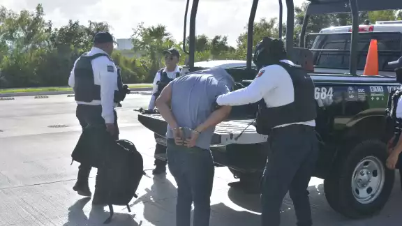 Se aseguró que entre las infracciones más recurrentes esta ingerir bebidas, vender sin permiso u orinar, todo en la vía pública. (POR ESTO!) Se aseguró que entre las infracciones más recurrentes esta ingerir bebidas, vender sin permiso u orinar, todo en la vía pública. (POR ESTO!)