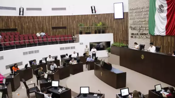 Lo que sí es claro, es claro en la norma, es que los días de sesiones son días hábiles y en ese tenor no se puede realizar campaña en los días laborales Lo que sí es claro, es claro en la norma, es que los días de sesiones son días hábiles y en ese tenor no se puede realizar campaña en los días laborales