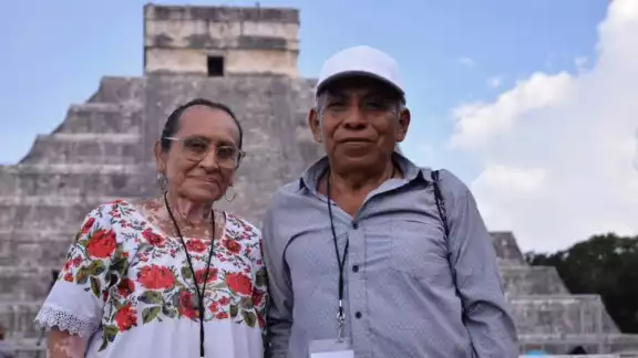 Tárcilo y Miriam admiraron la majestuosidad de Chichén Tárcilo y Miriam admiraron la majestuosidad de Chichén