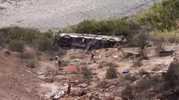 La causa exacta del accidente aún no ha sido determinada, aunque las primeras hipótesis apuntan a exceso de velocidad