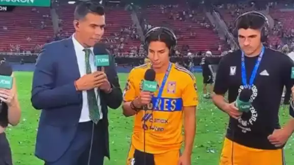 El exarquero de Chivas entrevistó a Lainez y fue ahí donde surgió la polémica. Foto: Especial El exarquero de Chivas entrevistó a Lainez y fue ahí donde surgió la polémica. Foto: Especial