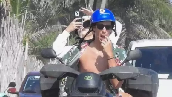 Los lugareños y turistas por igual fueron testigos del encanto de la recién casada actriz de Hollywood y su esposo