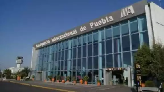 Las operaciones en el Aeropuerto Internacional de Puebla, Hermanos Serdán, están suspendidas este viernes desde las 07:00 hrs por la caída de ceniza Las operaciones en el Aeropuerto Internacional de Puebla, Hermanos Serdán, están suspendidas este viernes desde las 07:00 hrs por la caída de ceniza