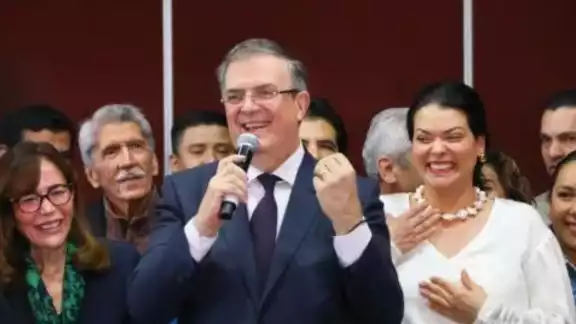 Marcelo Ebrard compartió el documento que le envió la Comisión de Honestidad y Justicia de Morena, por la queja que presentó sobre presuntas irregularidades en el proceso interno.