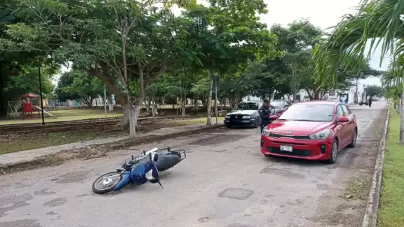 Minutos más tarde arribó una unidad de la Policía Municipal, cuyos paramédicos se encargaron de valorar al lesionado Minutos más tarde arribó una unidad de la Policía Municipal, cuyos paramédicos se encargaron de valorar al lesionado