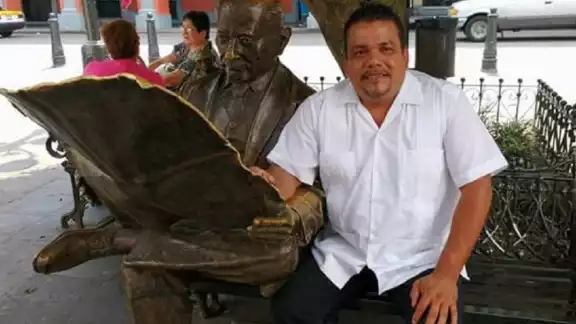 José Alejandro Naredo García, dirigente del PRD en el municipio de Cuitláhuac, en Veracruz, fue asesinado este sábado por un grupo de hombres armados José Alejandro Naredo García, dirigente del PRD en el municipio de Cuitláhuac, en Veracruz, fue asesinado este sábado por un grupo de hombres armados