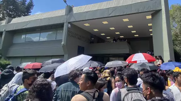 Estudiantes de la FES Acatlán se fueron a paro de 72 horas Estudiantes de la FES Acatlán se fueron a paro de 72 horas