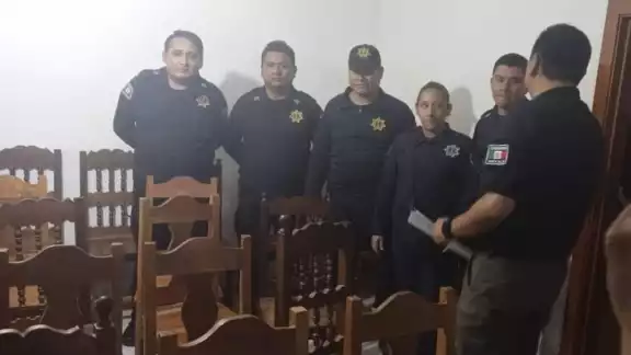 En Frontera Corozal en Ocosingo, Chiapas, fueron liberados 8 policías estatales que fueron retenidos por la población desde el pasado 12 de octubre En Frontera Corozal en Ocosingo, Chiapas, fueron liberados 8 policías estatales que fueron retenidos por la población desde el pasado 12 de octubre
