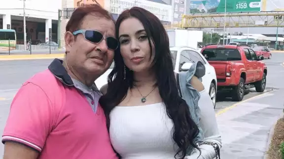 Al principio, se pensó que ella también había contraído el virus, y por eso no había tenido contacto con la familia de Sammy Al principio, se pensó que ella también había contraído el virus, y por eso no había tenido contacto con la familia de Sammy