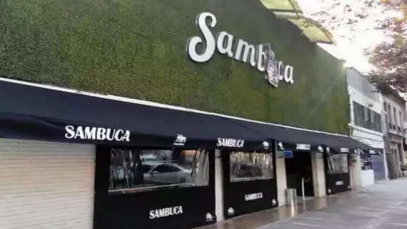 Mujer asesina a hombre al pelear por la última cerveza en la Ciudad de México Mujer asesina a hombre al pelear por la última cerveza en la Ciudad de México