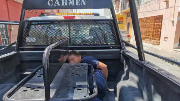 La orden de restricción fue interpuesta por su expareja