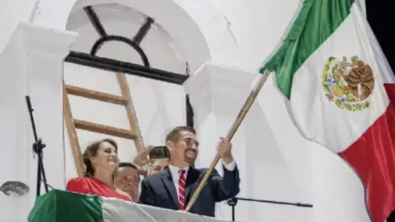 El momento del Grito en el municipio de Sonora. Foto: Especial