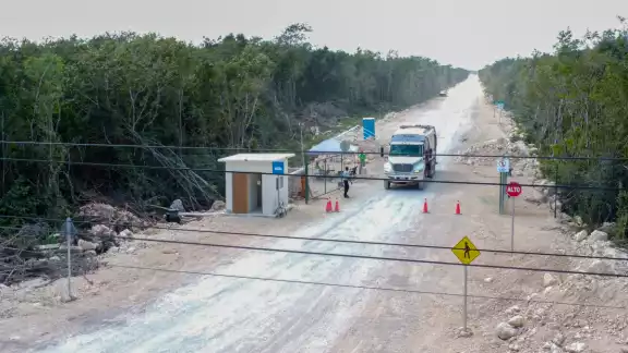 Red Ambiental ha continuado con el confinamiento de los desperdicios que genera la ciudad en este sitio, pese a que carece de permisos ambientales como relleno sanitario. Red Ambiental ha continuado con el confinamiento de los desperdicios que genera la ciudad en este sitio, pese a que carece de permisos ambientales como relleno sanitario.