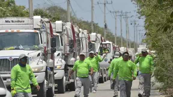 Una hora más tarde tomaron la decisión de bloquear el acceso a la celda, utilizando llantas y piedras. Una hora más tarde tomaron la decisión de bloquear el acceso a la celda, utilizando llantas y piedras.