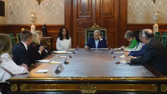 Andrés Manuel López Obrador obtuvo un cuadro conmemorativo de parte de la NASA Andrés Manuel López Obrador obtuvo un cuadro conmemorativo de parte de la NASA