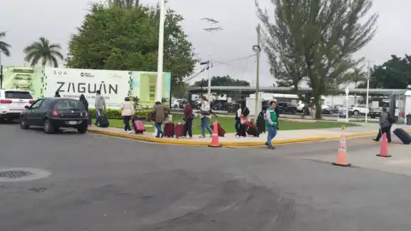 De acuerdo con datos recabados, los visitantes pagaron a la empresa JF Travel seis noches de alojamiento de hotel De acuerdo con datos recabados, los visitantes pagaron a la empresa JF Travel seis noches de alojamiento de hotel