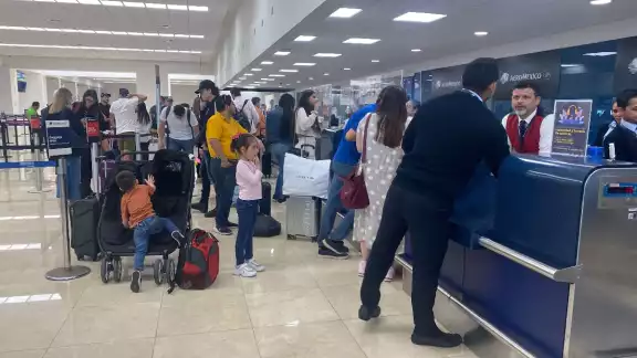 Se han cancelado 13 vuelos y 21 se han retrasado Se han cancelado 13 vuelos y 21 se han retrasado