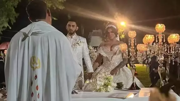 Kimberly se convirtió en la primera mujer trans en casarse por la iglesia