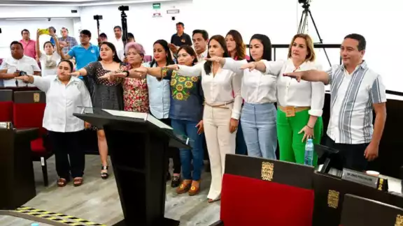 Con 24 votos a favor que correspondieron a la Morena y los independientes Con 24 votos a favor que correspondieron a la Morena y los independientes