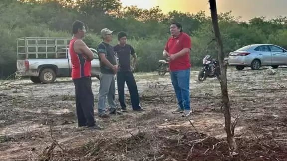 Los habitantes han ayudado con la limpieza de los terrenos donde quieren la cancha Los habitantes han ayudado con la limpieza de los terrenos donde quieren la cancha