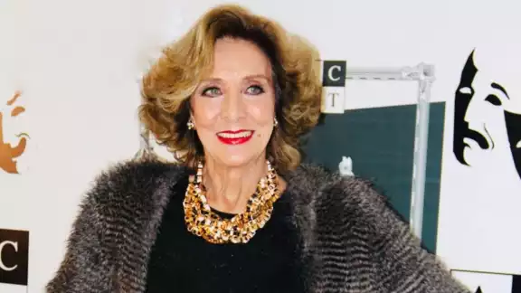 Lorena Velázquez brilló de la mano de El Santo en la pantalla grande Lorena Velázquez brilló de la mano de El Santo en la pantalla grande