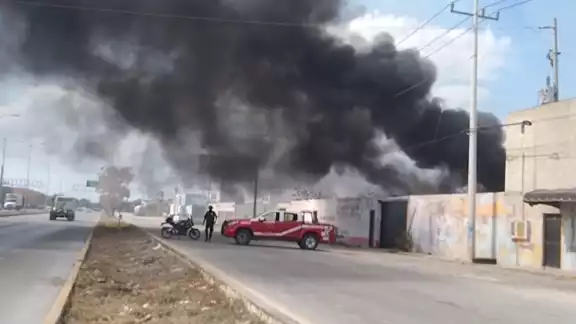 La nube de humo fue vista a kilómetros La nube de humo fue vista a kilómetros