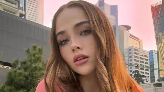 Ella es la nueva novia de Santa Fe klan. Foto: Especial