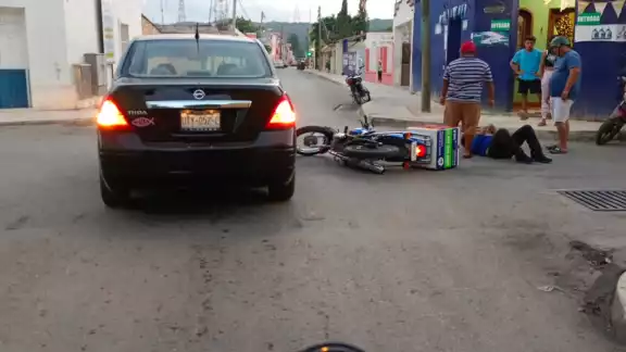 Al lugar llegaron agentes locales que tomaron nota del accidente y acordonaron el área Al lugar llegaron agentes locales que tomaron nota del accidente y acordonaron el área