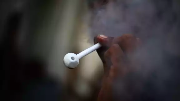 La droga causa brotes psicóticos y una ruptura de la realidad de forma temporal La droga causa brotes psicóticos y una ruptura de la realidad de forma temporal