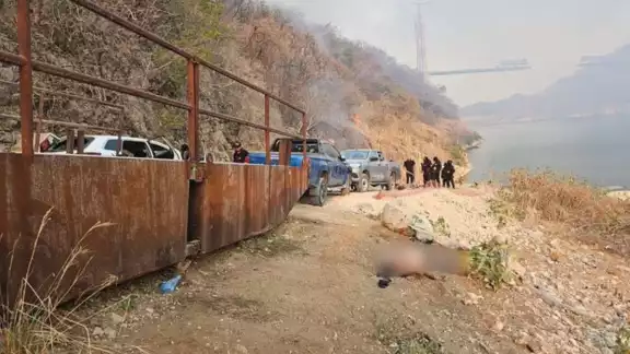 El Presidente de la República aclaró que el número de víctimas por los recientes enfrentamientos en Chiapas ascendía a 10, no a 25 como se había informado inicialmente El Presidente de la República aclaró que el número de víctimas por los recientes enfrentamientos en Chiapas ascendía a 10, no a 25 como se había informado inicialmente