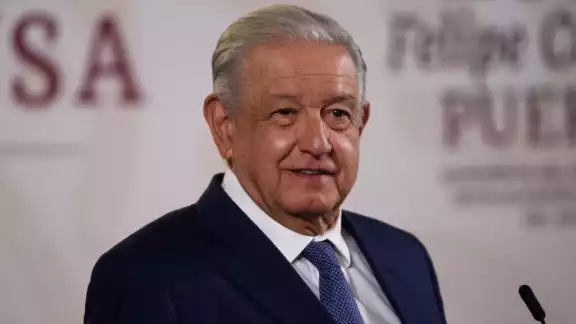 Andrés Manuel López Obrador señaló que la reforma en materia de vivienda beneficiará a los que se casan, se unen y quieren tener su casa Andrés Manuel López Obrador señaló que la reforma en materia de vivienda beneficiará a los que se casan, se unen y quieren tener su casa